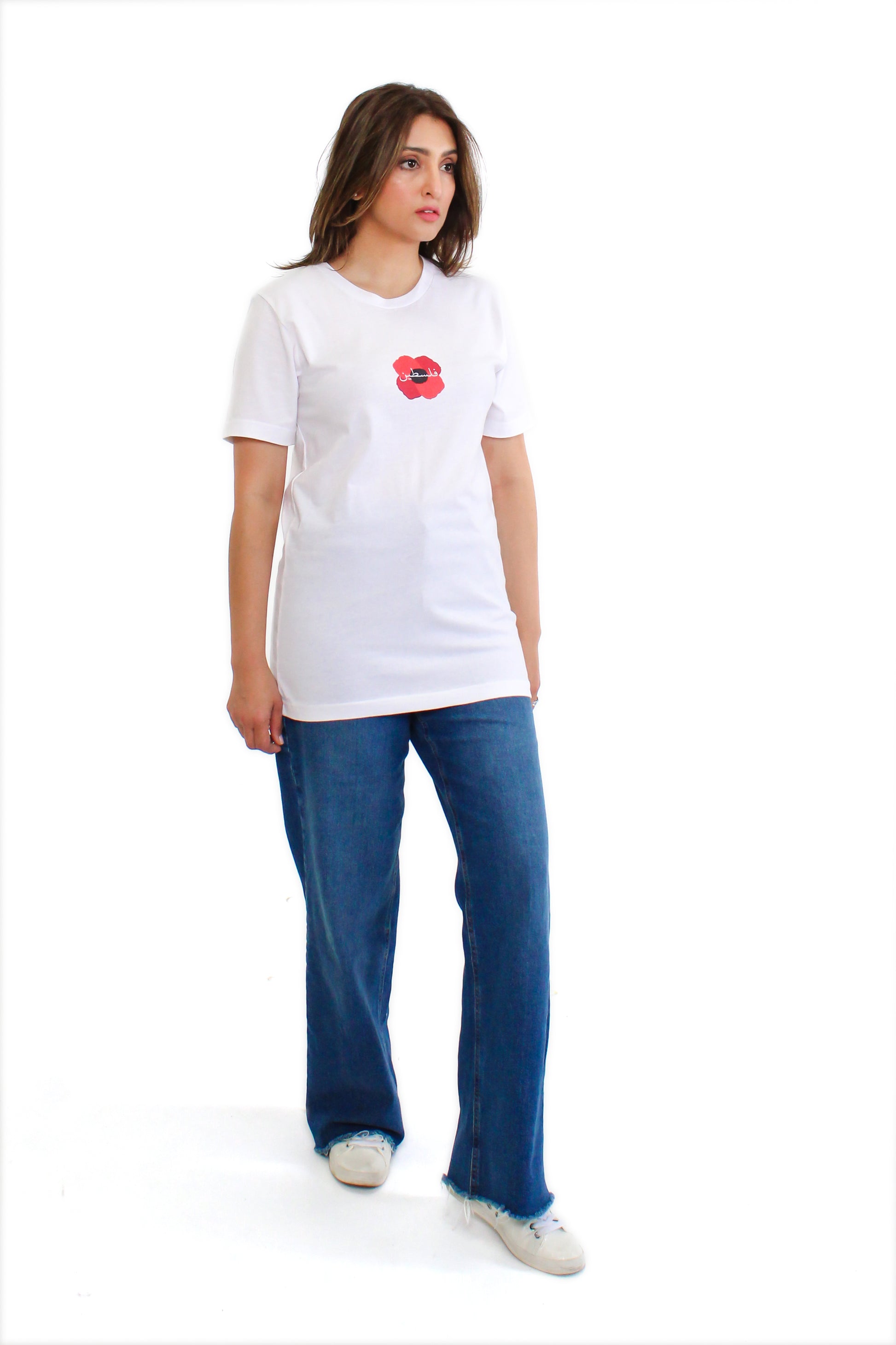 FALASTIN ARABIC POPPY TEE MODEL SIDE WOMEN