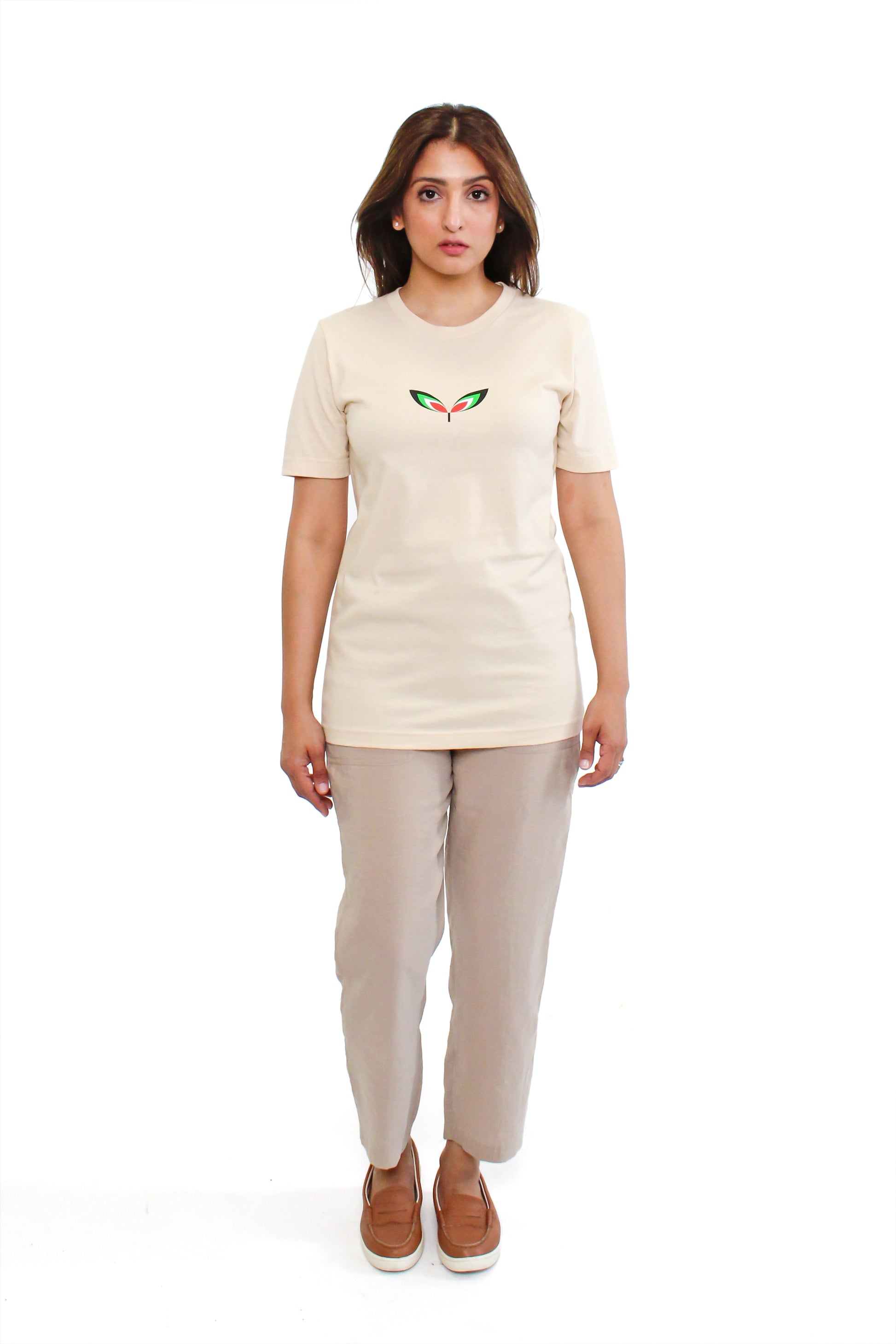 FALASTIN CREAM LOGO TEE MODEL FRONT WOMEN